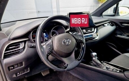 Toyota C-HR I рестайлинг, 2022 год, 2 180 000 рублей, 8 фотография