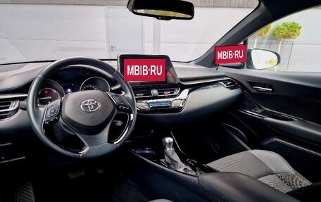 Toyota C-HR I рестайлинг, 2022 год, 2 180 000 рублей, 18 фотография