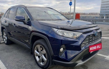 Toyota RAV4, 2022 год, 2 200 000 рублей, 4 фотография
