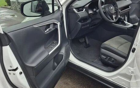 Toyota RAV4, 2025 год, 4 200 000 рублей, 7 фотография