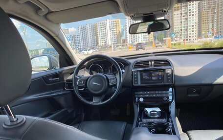 Jaguar XE I рестайлинг, 2016 год, 2 350 000 рублей, 14 фотография