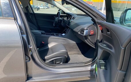 Jaguar XE I рестайлинг, 2016 год, 2 350 000 рублей, 13 фотография