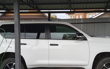 Toyota Land Cruiser Prado 150 рестайлинг 2, 2018 год, 4 500 000 рублей, 3 фотография