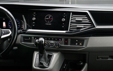 Volkswagen Caravelle T6 рестайлинг, 2021 год, 5 450 000 рублей, 15 фотография