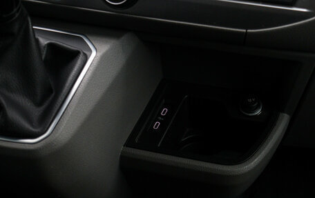 Volkswagen Caravelle T6 рестайлинг, 2021 год, 5 450 000 рублей, 20 фотография