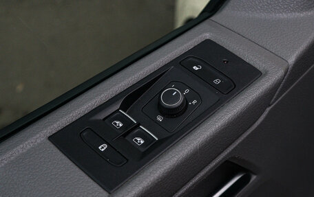 Volkswagen Caravelle T6 рестайлинг, 2021 год, 5 450 000 рублей, 18 фотография