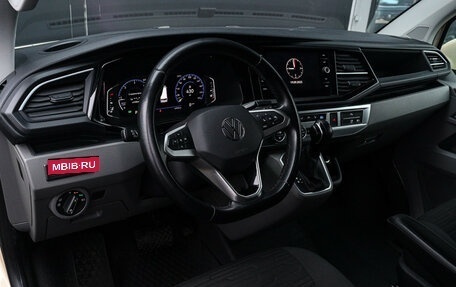 Volkswagen Caravelle T6 рестайлинг, 2021 год, 5 450 000 рублей, 17 фотография