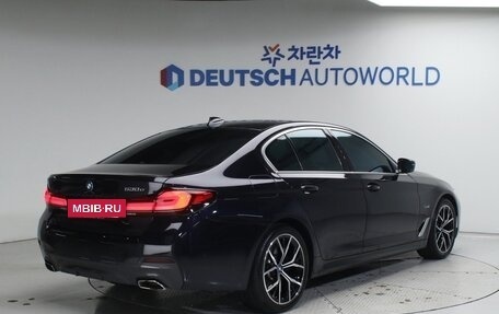 BMW 5 серия, 2022 год, 3 550 000 рублей, 2 фотография