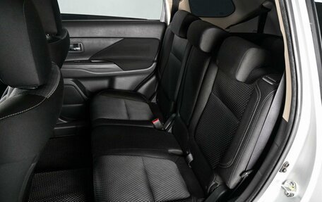 Mitsubishi Outlander III рестайлинг 3, 2019 год, 2 329 000 рублей, 10 фотография