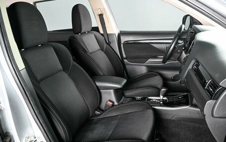 Mitsubishi Outlander III рестайлинг 3, 2019 год, 2 329 000 рублей, 8 фотография