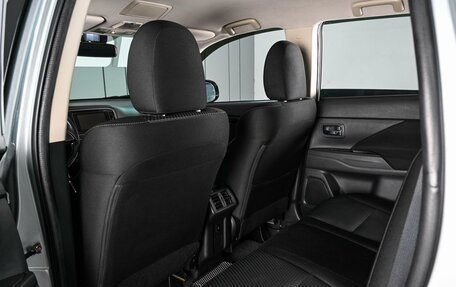 Mitsubishi Outlander III рестайлинг 3, 2019 год, 2 329 000 рублей, 13 фотография