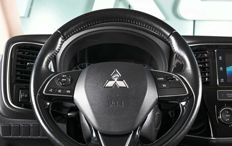 Mitsubishi Outlander III рестайлинг 3, 2019 год, 2 329 000 рублей, 14 фотография