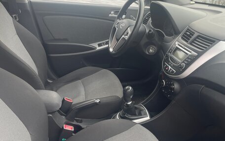 Hyundai Solaris II рестайлинг, 2012 год, 830 000 рублей, 5 фотография