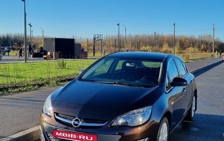 Opel Astra J, 2013 год, 850 000 рублей, 2 фотография