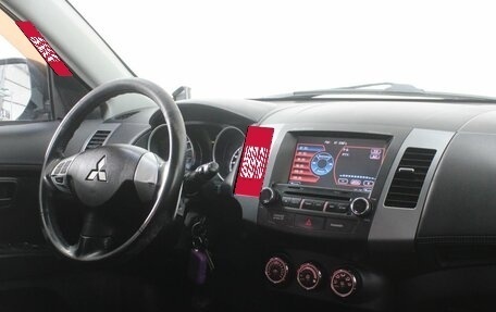 Mitsubishi Outlander III рестайлинг 3, 2010 год, 880 000 рублей, 10 фотография
