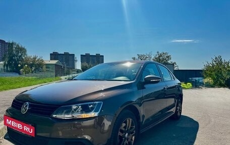 Volkswagen Jetta VI, 2013 год, 950 000 рублей, 3 фотография