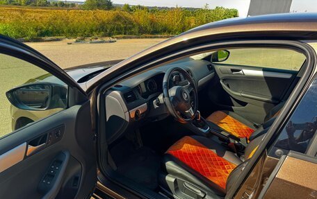 Volkswagen Jetta VI, 2013 год, 950 000 рублей, 12 фотография