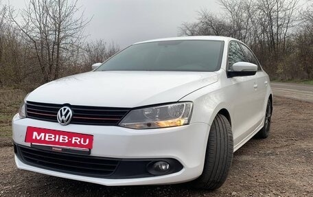 Volkswagen Jetta VI, 2011 год, 1 200 000 рублей, 2 фотография