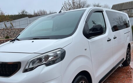 Peugeot Traveller I, 2018 год, 2 250 000 рублей, 2 фотография