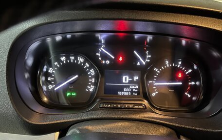 Peugeot Traveller I, 2018 год, 2 250 000 рублей, 5 фотография