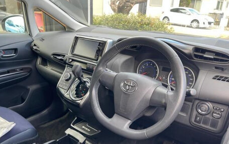 Toyota Wish II, 2017 год, 1 170 000 рублей, 10 фотография