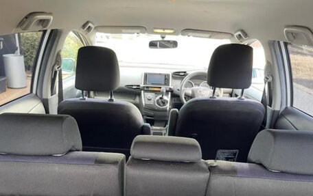 Toyota Wish II, 2017 год, 1 170 000 рублей, 14 фотография