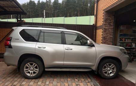 Toyota Land Cruiser Prado 150 рестайлинг 2, 2011 год, 2 850 000 рублей, 4 фотография