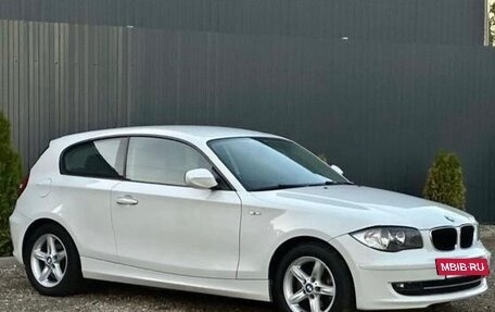 BMW 1 серия, 2010 год, 850 000 рублей, 4 фотография