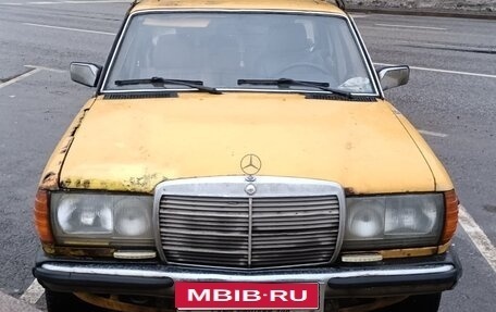 Mercedes-Benz W123, 1980 год, 120 000 рублей, 1 фотография