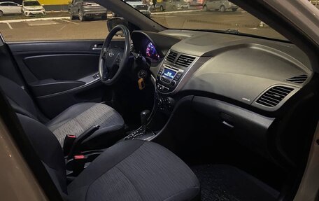 Hyundai Solaris II рестайлинг, 2016 год, 1 000 000 рублей, 10 фотография