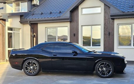 Dodge Challenger III рестайлинг 2, 2021 год, 2 299 000 рублей, 2 фотография