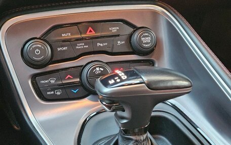 Dodge Challenger III рестайлинг 2, 2021 год, 2 299 000 рублей, 15 фотография