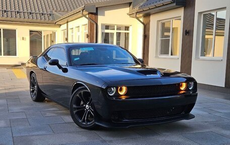 Dodge Challenger III рестайлинг 2, 2021 год, 2 299 000 рублей, 18 фотография