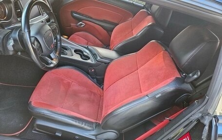 Dodge Challenger III рестайлинг 2, 2021 год, 2 299 000 рублей, 11 фотография