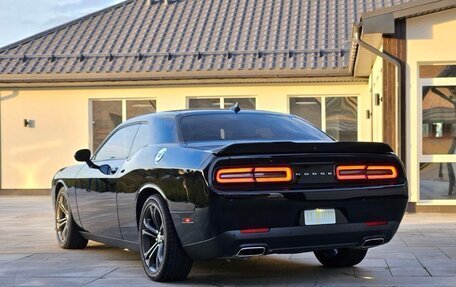 Dodge Challenger III рестайлинг 2, 2021 год, 2 299 000 рублей, 30 фотография
