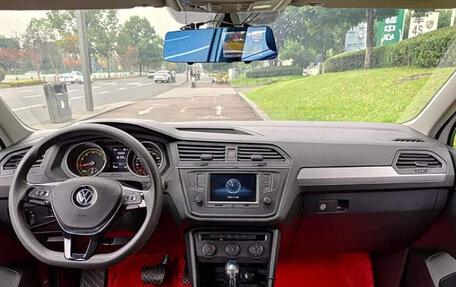 Volkswagen Tiguan II, 2022 год, 2 260 000 рублей, 6 фотография