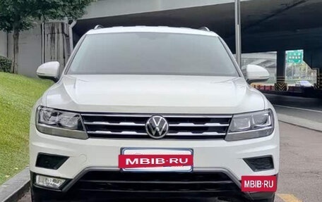 Volkswagen Tiguan II, 2022 год, 2 260 000 рублей, 2 фотография