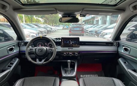 Honda Vezel, 2024 год, 2 200 000 рублей, 8 фотография