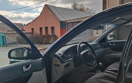 Hyundai Sonata VI, 2005 год, 590 000 рублей, 12 фотография