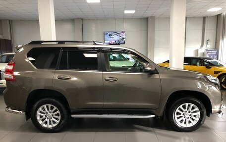 Toyota Land Cruiser Prado 150 рестайлинг 2, 2016 год, 4 790 000 рублей, 5 фотография