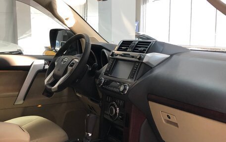 Toyota Land Cruiser Prado 150 рестайлинг 2, 2016 год, 4 790 000 рублей, 14 фотография