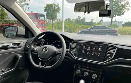 Volkswagen T-Roc I, 2022 год, 1 310 999 рублей, 10 фотография