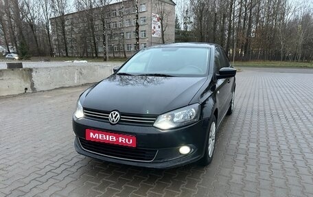 Volkswagen Polo VI (EU Market), 2013 год, 695 000 рублей, 1 фотография