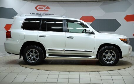 Toyota Land Cruiser 200, 2015 год, 3 950 000 рублей, 4 фотография