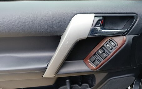 Toyota Land Cruiser Prado 150 рестайлинг 2, 2016 год, 3 560 000 рублей, 14 фотография