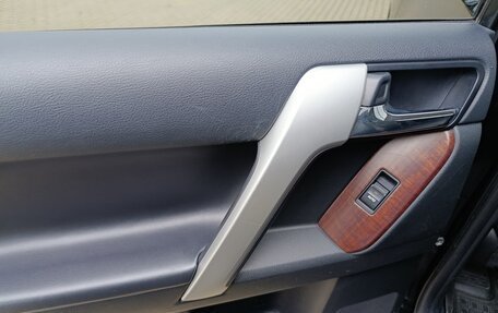 Toyota Land Cruiser Prado 150 рестайлинг 2, 2016 год, 3 560 000 рублей, 18 фотография