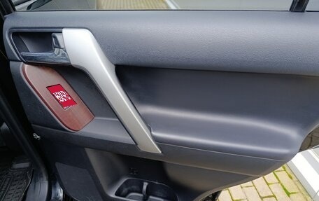 Toyota Land Cruiser Prado 150 рестайлинг 2, 2016 год, 3 560 000 рублей, 21 фотография