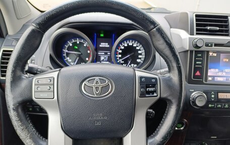 Toyota Land Cruiser Prado 150 рестайлинг 2, 2016 год, 3 560 000 рублей, 26 фотография