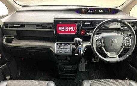 Honda Stepwgn IV, 2017 год, 1 490 000 рублей, 9 фотография