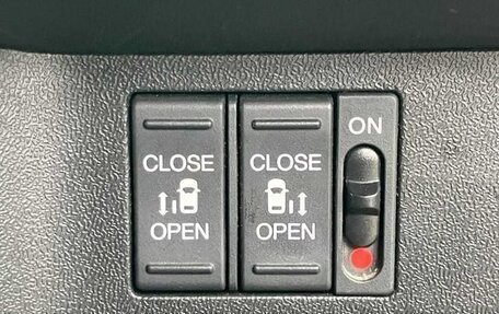 Honda Stepwgn IV, 2017 год, 1 490 000 рублей, 26 фотография